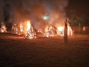 Malam Api Unggun Jambore Karhutla di Riau Kobarkan Semangat Jaga Hutan Malam Api Unggun Jambore Karhutla di Riau Kobarkan Semangat Jaga Hutan