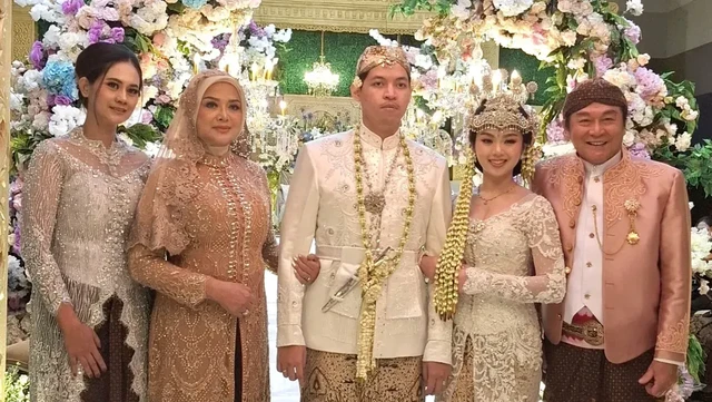 Kabar Terkini Artis dari InsertLive : Selamat! Anak Willy Dozan & Betharia Sonata Resmi Nikah