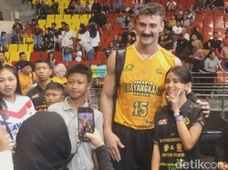 Momen Bintang Proliga 2025 di GOR Jatidiri Diserbu Fans Cilik