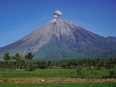 Penampakan Erupsi Gunung Semeru Hari Ini