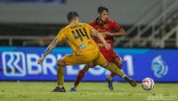 Kekalahan ini menunjukkan inkonsistensi performa Persija dalam beberapa pertandingan terakhir. Sebelumnya, mereka bermain imbang 1-1 melawan Persebaya dan menang tipis 1-0 atas Persik Kediri. 