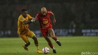 Pelatih Persija, Carlos Pena, perlu mengevaluasi strategi timnya untuk menghadapi sisa pertandingan musim ini, terutama dalam menjaga konsistensi performa.