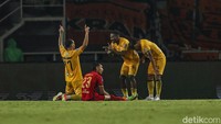 Di sisi lain, kemenangan ini memberikan semangat bagi Semen Padang dalam upaya mereka keluar dari zona degradasi. Dengan selisih satu poin dari peringkat 15, peluang mereka untuk bertahan di Liga 1 masih terbuka lebar. 