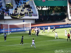 Bermain Hati-hati, Babak Pertama Persis Vs Persita Berakhir 0-0