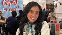 Pesona Ayushita Saat Ngopi hingga Jajan Crepe di Paris