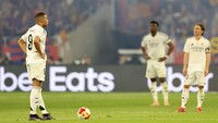 Ini menjadi kekalahan ketiga Madrid atas Barcelona. Seblelumnya. Los Blancos juga kalah di LaLiga (0-4) dan Piala Super Spanyol (2-5). (Foto: Borja Suarez/REUTERS)