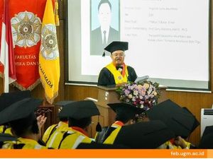 Kisah Haru Rizki, Lulusan Terbaik UGM yang Kehilangan Ibu Jelang Wisuda Kisah Haru Rizki, Lulusan Terbaik UGM yang Kehilangan Ibu Jelang Wisuda