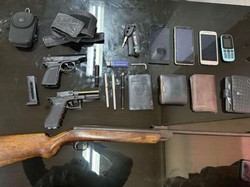 Sederet Senjata Pengacara Bawa Sabu di Jakpus, Laras Panjang-Airsoft Gun