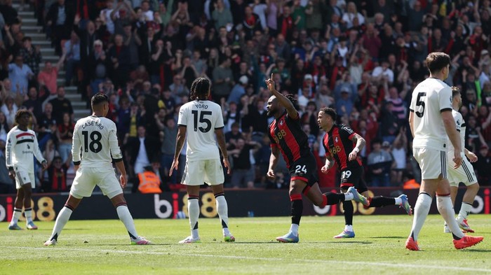 SOCCER-ENGLAND-BOU-MUN/REPORT Soccer Football - Premier League - AFC Bournemouth v Manchester United - Vitality Stadium, Bournemouth, Britain - April 27, 2025 AFC Bournemouths Antoine Semenyo celebrates scoring their first goal Action Images via Reuters/Paul Childs EDITORIAL USE ONLY. NO USE WITH UNAUTHORIZED AUDIO, VIDEO, DATA, FIXTURE LISTS, CLUB/LEAGUE LOGOS OR LIVE SERVICES. ONLINE IN-MATCH USE LIMITED TO 120 IMAGES, NO VIDEO EMULATION. NO USE IN BETTING, GAMES OR SINGLE CLUB/LEAGUE/PLAYER PUBLICATIONS. PLEASE CONTACT YOUR ACCOUNT REPRESENTATIVE FOR FURTHER DETAILS..