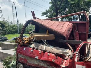 Truk Lawan Arus Tabrak Motor di Surabaya, Pemotor Tewas