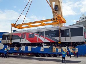 2 Rangkaian KRL Impor dari China Kembali Mendarat di RI 2 Rangkaian KRL Impor dari China Kembali Mendarat di RI
