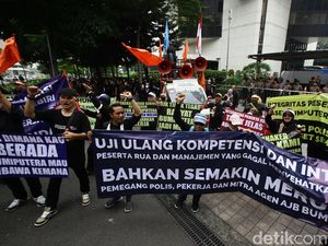 Aksi Damai Tuntut Pembayaran Polis Asuransi Aksi Damai Tuntut Pembayaran Polis Asuransi