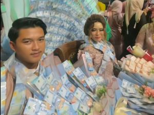 Viral Pengantin di Madura Pakai Kalung dan Buket Uang, Jumlahnya Bikin Salfok Viral Pengantin di Madura Pakai Kalung dan Buket Uang, Jumlahnya Bikin Salfok