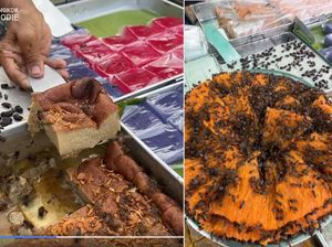 Gerobak Kue Ini Dipenuhi Ratusan Lebah, Harganya Cuma Rp 5 Ribu! Gerobak Kue Ini Dipenuhi Ratusan Lebah, Harganya Cuma Rp 5 Ribu!
