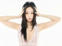 7 Gaya Jennie BLACKPINK, Artis Korea Pertama di Sampul Harpers Bazaar Jerman