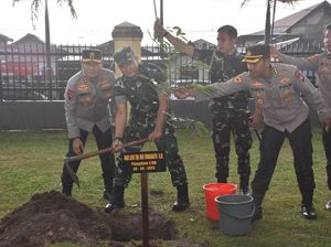 Hujan-hujanan, Kapolda Riau dan Pangdam Bukit Barisan Tanam Pohon