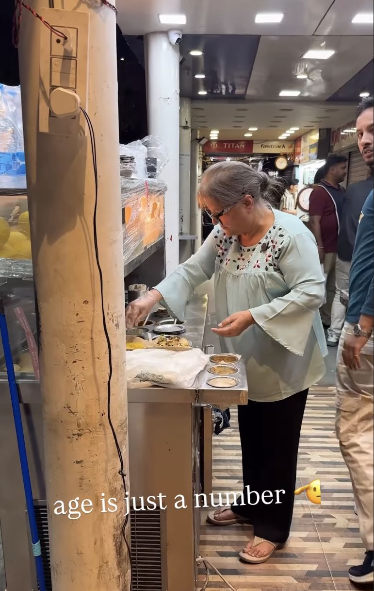 Keren! Nenek 62 Tahun Ini Masih Semangat Buka Warung Makan