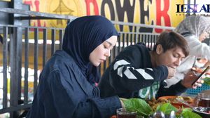 Keseruan Lesti Kejora dan Rizky Billar Mudik dan Kulineran di Cianjur