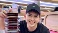 Kiki Farrel Kulineran di Myeong-dong dan Kalap Makan Sushi