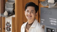 Kiki Farrel Nikmati Kebiasaan Berbagi Apa Saja ke Pedagang Kecil