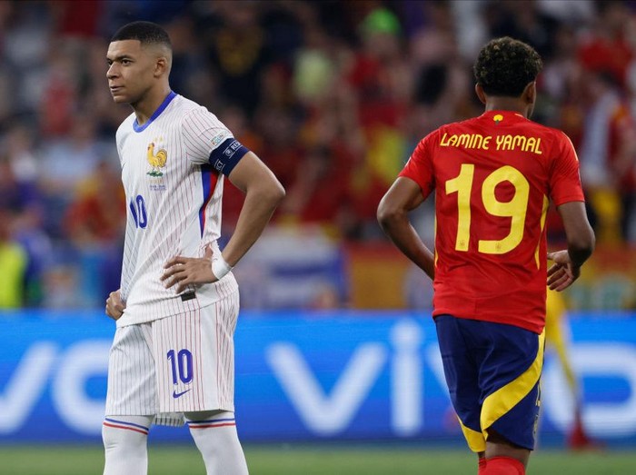 MUNICH, GERMANY - JULY 9: Kylian Mbappe of France and Lamine Yamal of Spain during the UEFA EURO 2024 semi-final match between Spain v France at Munich Football Arena on July 9, 2024 in Munich, Germany. (Photo by Richard Sellers/Sportsphoto/Allstar via Getty Images)