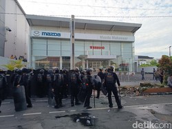 Duduk Perkara Ricuh Eksekusi Showroom Mobil di Pettarani Makassar