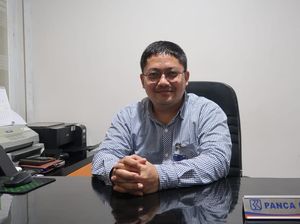Cerita Mantri Pertama di Satu-satunya Bank Terapung Dunia Cerita Mantri Pertama di Satu-satunya Bank Terapung Dunia