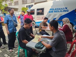 Karyawan Pabrik di Cirebon Kini Bisa Urus SIM Tanpa Izin Kerja