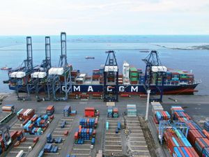 Pelindo Petikemas Setor Kewajiban kepada Negara Rp1,94 Triliun Pelindo Petikemas Setor Kewajiban kepada Negara Rp1,94 Triliun