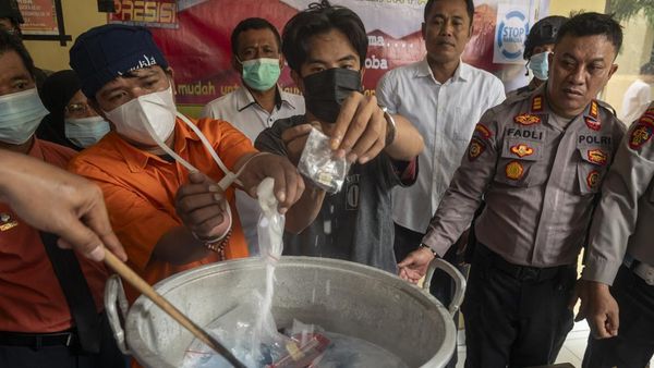 Polresta Palu Musnahkan 1,7 Kg Sabu