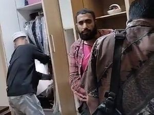 Polisi Geledah Rumah Pengacara Bawa Senpi di Jakpus, Begini Penampakannya Polisi Geledah Rumah Pengacara Bawa Senpi di Jakpus, Begini Penampakannya