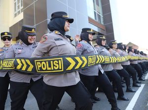 Polwan Polresta Solo Perkuat Peran Negosiator untuk Amankan Demo secara Humanis Polwan Polresta Solo Perkuat Peran Negosiator untuk Amankan Demo secara Humanis