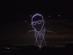 Video: Ratusan Drone Bentuk Sosok Paus Fransiskus di Langit Barcelona