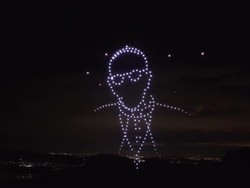 Video: Ratusan Drone Bentuk Sosok Paus Fransiskus di Langit Barcelona