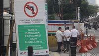 Potret Rekayasa Lalin Imbas Proyek LRT di Perempatan Pramuka