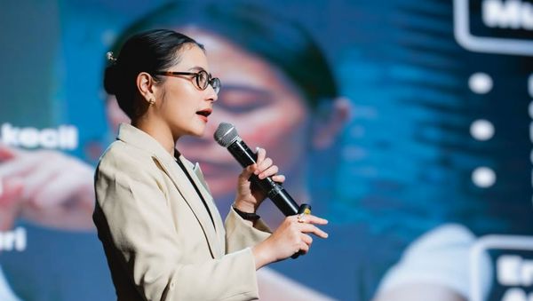 OOTD Prilly Latuconsina Ngajar, Jadi Dosen di Kampus Swasta Jakarta