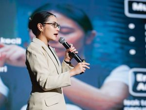 OOTD Prilly Latuconsina Ngajar, Jadi Dosen di Kampus Swasta Jakarta OOTD Prilly Latuconsina Ngajar, Jadi Dosen di Kampus Swasta Jakarta