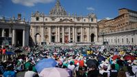 Saat Basilika Santo Petrus Dipadati Pelayat Paus Fransiskus