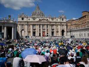 Saat Basilika Santo Petrus Dipadati Pelayat Paus Fransiskus Saat Basilika Santo Petrus Dipadati Pelayat Paus Fransiskus