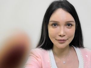 Kisah Perempuan China Sudah 100 Kali Operasi Plastik Kisah Perempuan China Sudah 100 Kali Operasi Plastik