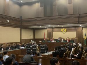 Istri Ngaku Tak Tahu Gaji Makelar Kasus MA, tapi Uang Bulanan Rp 30 Juta