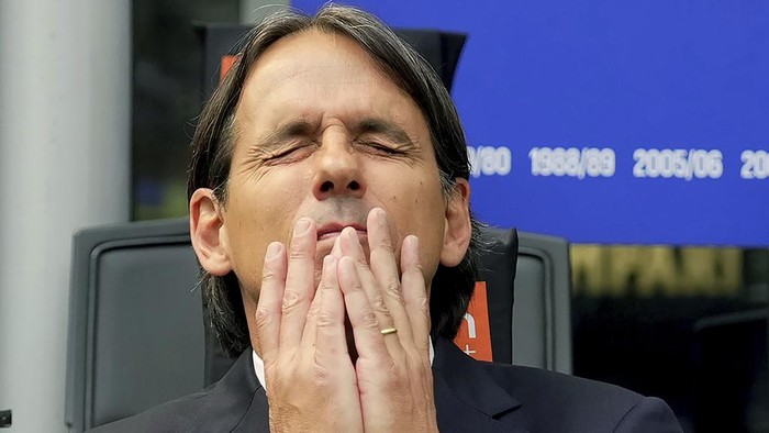 Simone Inzaghi Inter Milans head coach Simone Inzaghi reacts during the Serie A soccer match between Inter Milan and Roma at the San Siro Stadium, in Milan, Italy, Sunday, April 27, 2025. (Spada/LaPresse via AP)