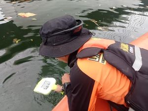 Gadis ABG Lompat di Jembatan Teluk Kendari Ditemukan Tewas Gadis ABG Lompat di Jembatan Teluk Kendari Ditemukan Tewas