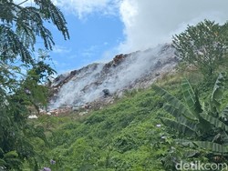 Tiga Warga Alami Gangguan Pernapasan Akibat Asap Kebakaran TPA Mandung