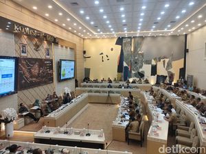 Gubernur Kaltim Tampilkan Jalan Rusak dalam Rapat di DPR, Singgung IKN Gubernur Kaltim Tampilkan Jalan Rusak dalam Rapat di DPR, Singgung IKN