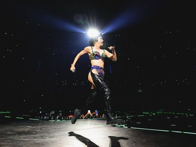 Potret Konser Katy Perry Panen Hujatan, Dianggap Cringe-Pakai Properti Murahan