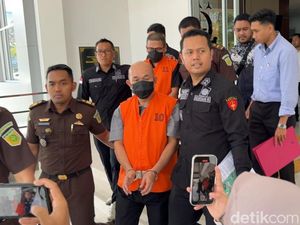 Diduga Korupsi Serat Optik, Kadis Kominfo Kalbar Jadi Tersangka-Ditahan Diduga Korupsi Serat Optik, Kadis Kominfo Kalbar Jadi Tersangka-Ditahan