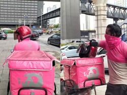 Keren! Pengantar Makanan Ini Punya 2 Pekerjaan Sampingan