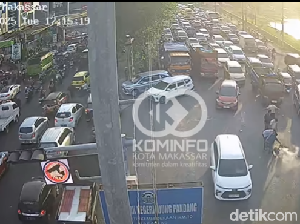 Ada Demo Depan Unhas, Lalin dari Urip ke Perintis Makassar Macet 3,5 Km Ada Demo Depan Unhas, Lalin dari Urip ke Perintis Makassar Macet 3,5 Km