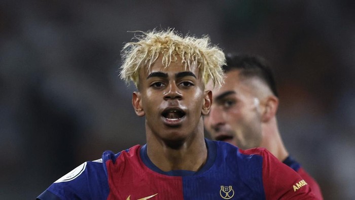 Lamine Yamal Soccer Football - Copa del Rey - Final - FC Barcelona v Real Madrid - Estadio de La Cartuja, Seville, Spain - April 26, 2025 FC Barcelonas Lamine Yamal celebrates after Ferran Torres scores their second goal REUTERS/Marcelo Del Pozo